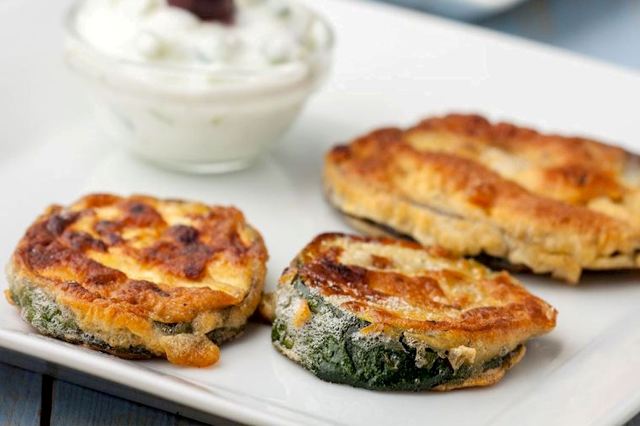Greek food: Keftedes fritters